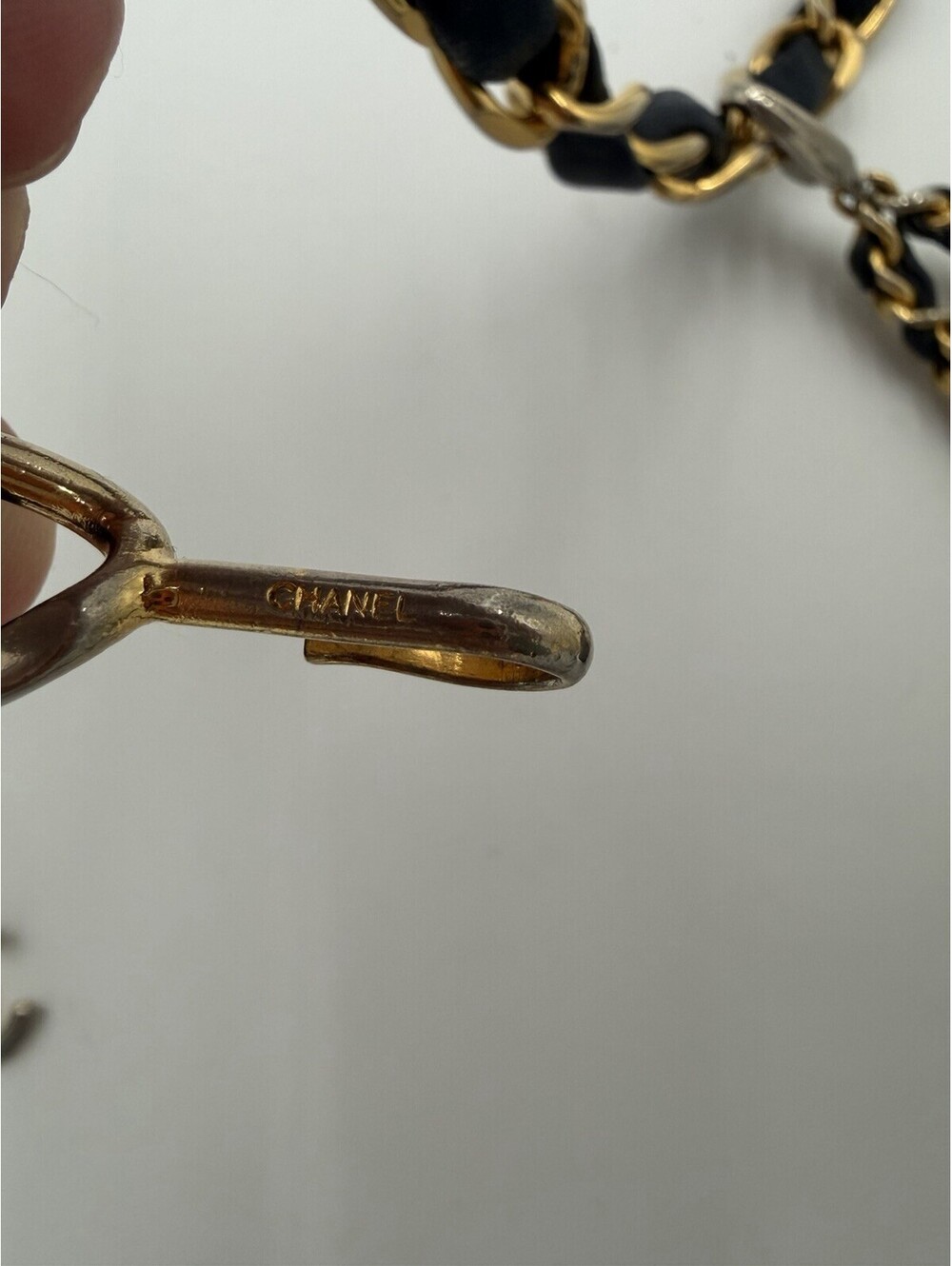 Chanel Vintage Gold Chain Belt Micro Bag & CC Charm One Size - Picture 8 of 12